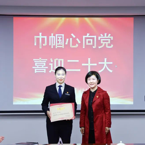 市婦聯(lián)、市總工會(huì)領(lǐng)導(dǎo)來集團(tuán)授牌公交巾幗事業(yè)再迎盛事
