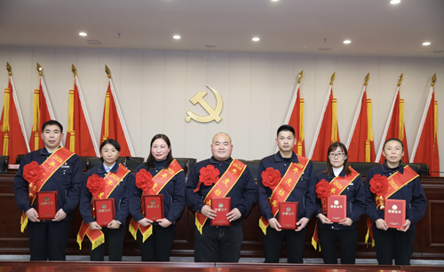 關(guān)于表彰2020年度先進集體、先進個人的決定
