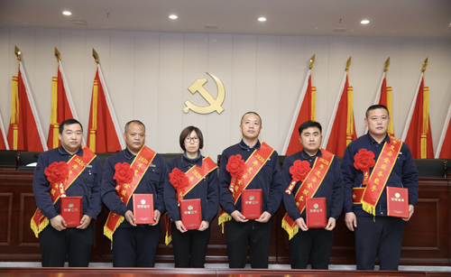 0203 安全服務(wù)能手從左至右依次為 黨萬超、朱學(xué)民、任興芳、王琳汝、周冬偉、王須波.jpg
