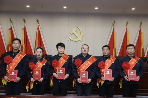 0204 節(jié)能能手從左至右依次為 石亞杰、沈小慶、楊興忠、于俊國、權(quán)振利、吳偉偉.jpg