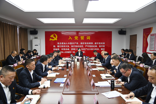 打好“收官戰(zhàn)” 謀好“開(kāi)局篇”！洛陽(yáng)公交集團(tuán)召開(kāi)11月董事長(zhǎng)月調(diào)度會(huì)02.JPG
